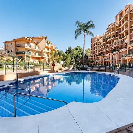 Seaside Bliss 2br With Tranquil Terrace Pool And Parking Apartamento Fuengirola