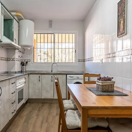 Seaside Bliss 2br With Tranquil Terrace Pool And Parking Apartment