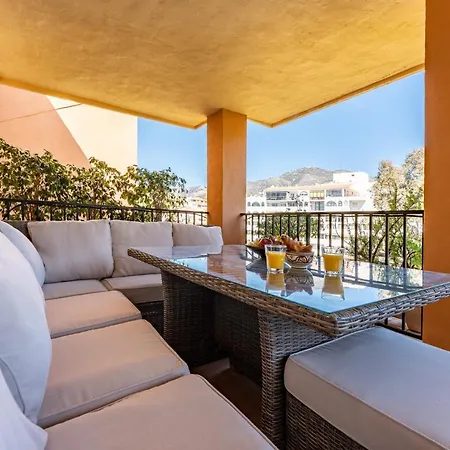 Seaside Bliss 2br With Tranquil Terrace Pool And Parking