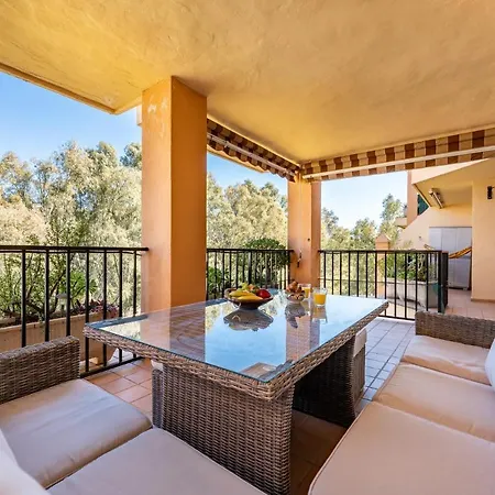 Appartement Seaside Bliss 2br With Tranquil Terrace Pool And Parking Fuengirola