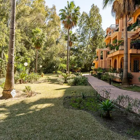Seaside Bliss 2br With Tranquil Terrace Pool And Parking Appartement *