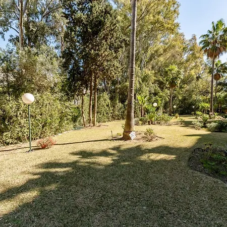 Seaside Bliss 2br With Tranquil Terrace Pool And Parking Apartment