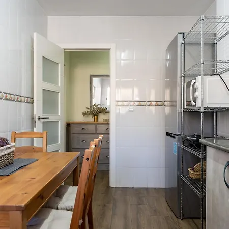 Seaside Bliss 2br With Tranquil Terrace Pool And Parking Apartment