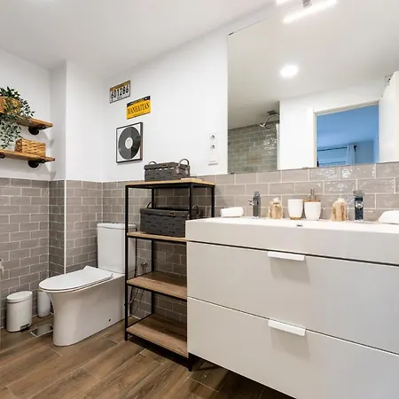 Seaside Bliss 2br With Tranquil Terrace Pool And Parking Apartment